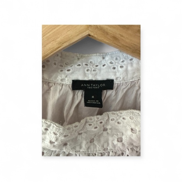 Ann Taylor White Eyelet Tank with Bow - Picture 3 of 6